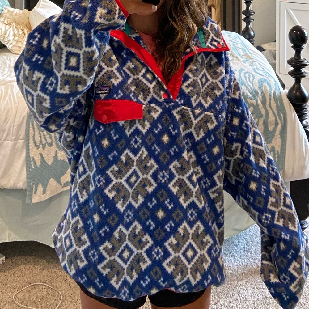 Patagonia pullover.